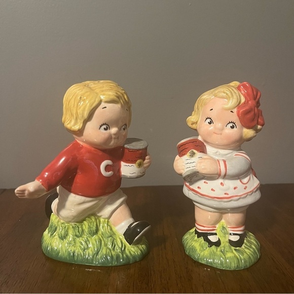 CAMPBELLS SOUP SALT PEPPER SHAKERS 2006
KID BOY FOOTBALL
GIRL RARE CHUBBY FACE - Picture 5 of 11